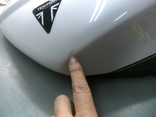 TRIUMPH SPEED TRIPLE 1200 RR PETROL FUEL TANK BLACK WHITE W/ GOLD PINSTRIPE 2023 - Picture 6 of 9