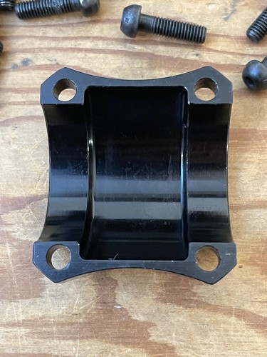Thomson X4 Stem Faceplate 31.8 Black with a mix of Thomson stem bolts - Picture 3 of 4