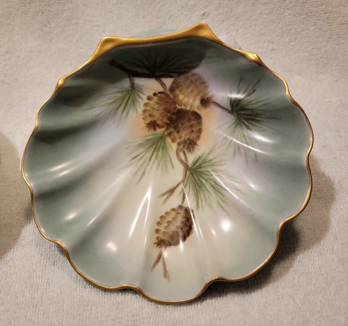Piatto decorativo conchiglia di vongole dipinto a mano con ghiande e bacche - Foto 4 di 6