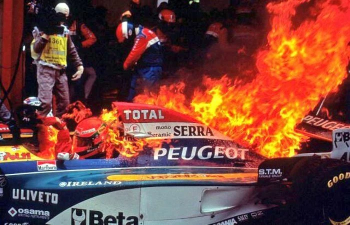 RARE CASCO HELMET EDDIE IRVINE 1995 JORDAN Arai Silverstone 1:8 MINICHAMPS NEW - Immagine 4 di 4