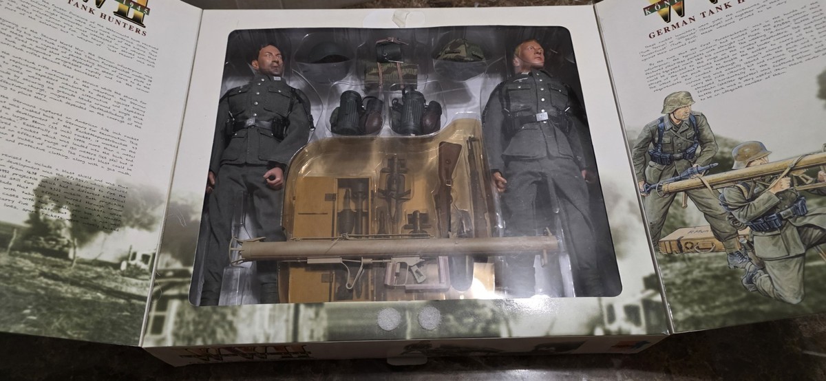 Königsberg 1945GermanTankHuntersフィギュアセット Dragon Models WWII Gross & Klein German Tank Hunters Konigsberg