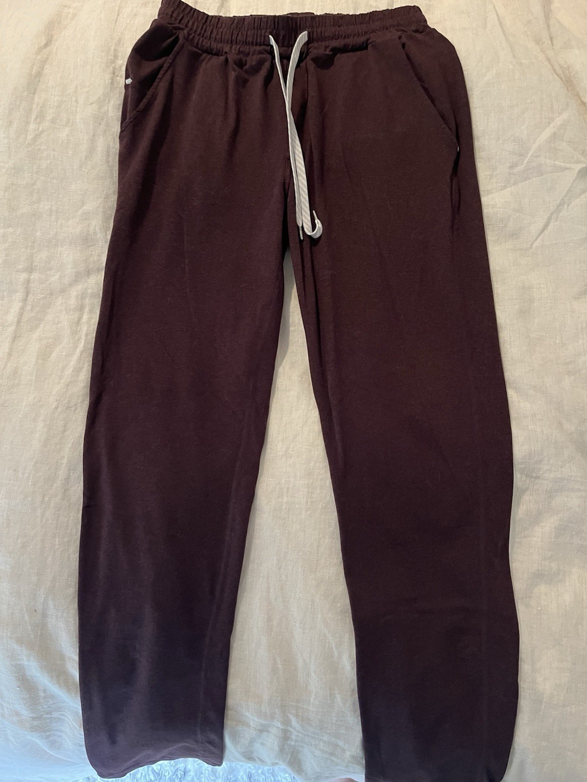 Vuori Ponto Performance Pants Men Medium Burgundy Dreamknit Relaxed Tapered Fit