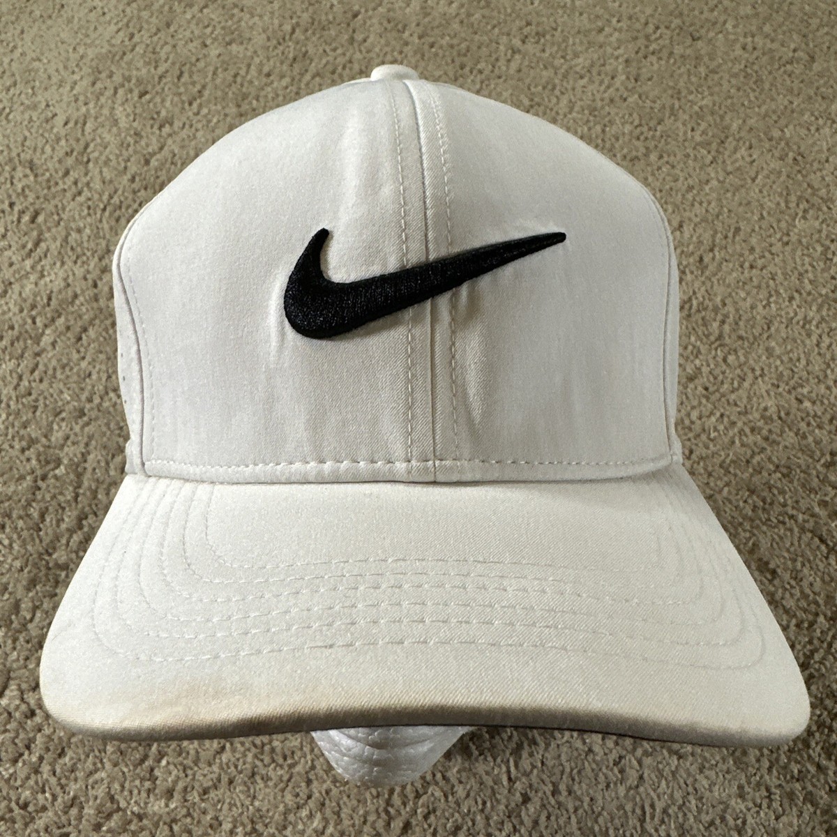 white nike golf hat