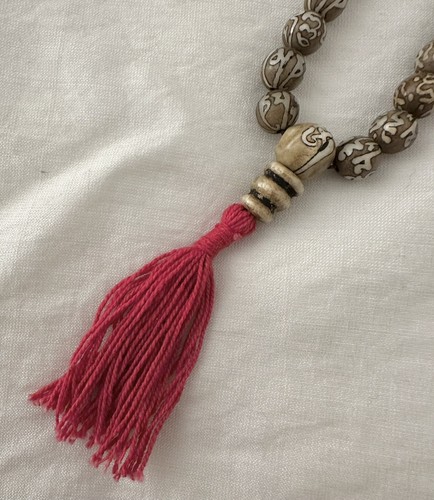 2xTibet Om Mani Mantra Necklaces:1xCarve Buddhist Beads/1xRound Om Pendant - Bild 12 von 21
