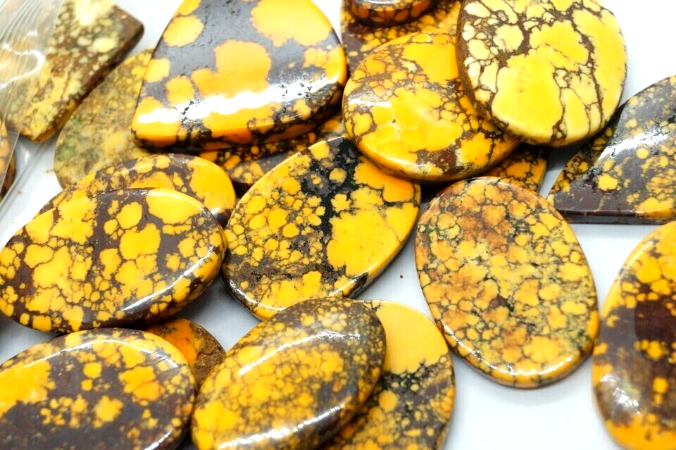 Natural 540 CT Arizona Yellow Turquoise Mix Cut Untreated