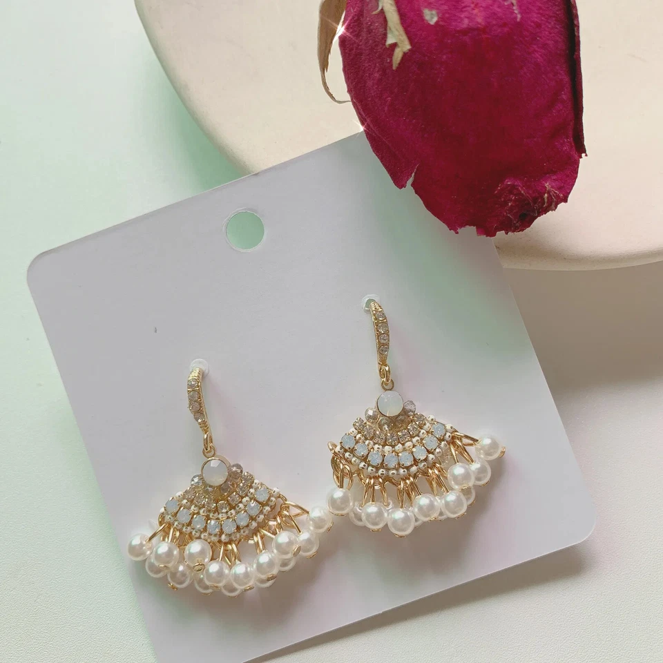 New Vintage Scalloped Full Rhinestone Imitation Pearl Crystal Drop Earrings - Image 4 of 4