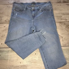 Torrid 22R Super Soft Jegging Light Wash Distressed Denim Jeans EUC