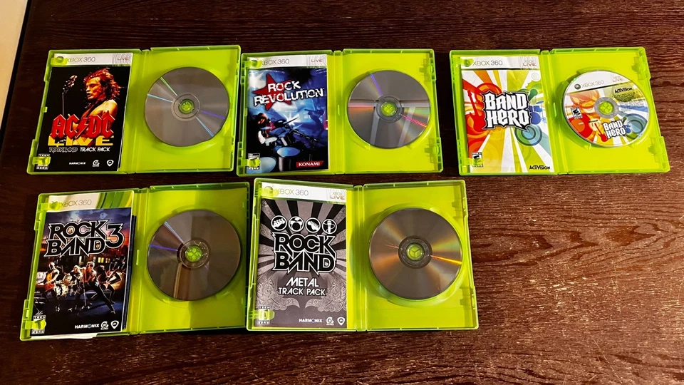 Paquete de consola Xbox 360 250 Gb Guitar Hero Rock Band 19 juegos Foto 2 de 4