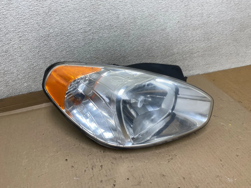 Faro halógeno pasajero derecho Hyundai Accent 2006 a 2011 sedán U1005 DW Foto 3 de 4
