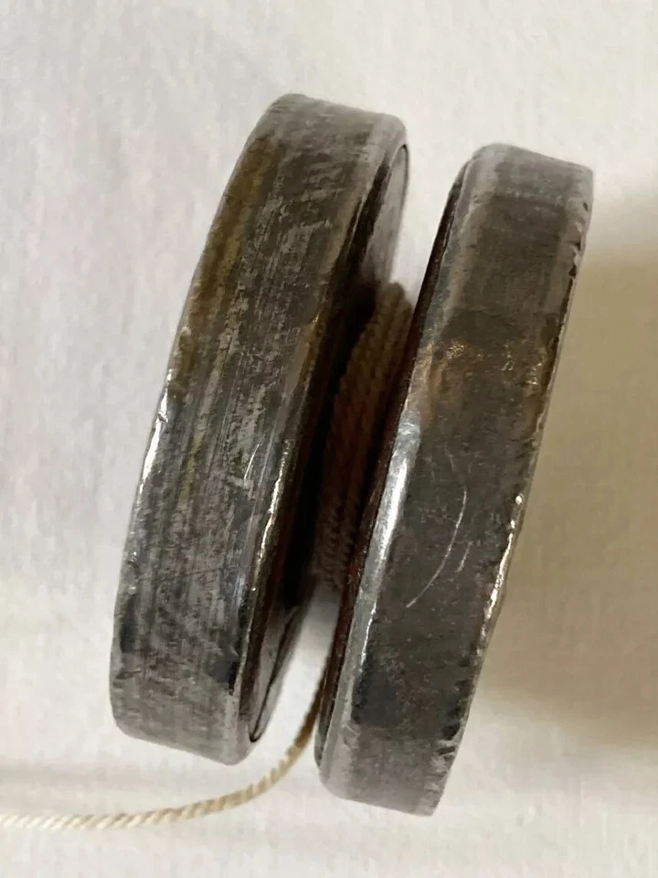 Ancien yoyo anglais en bois et métal - Photo 2/4