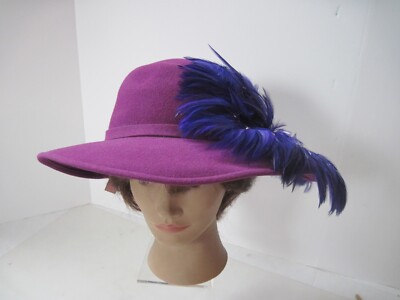 Women display picture 1