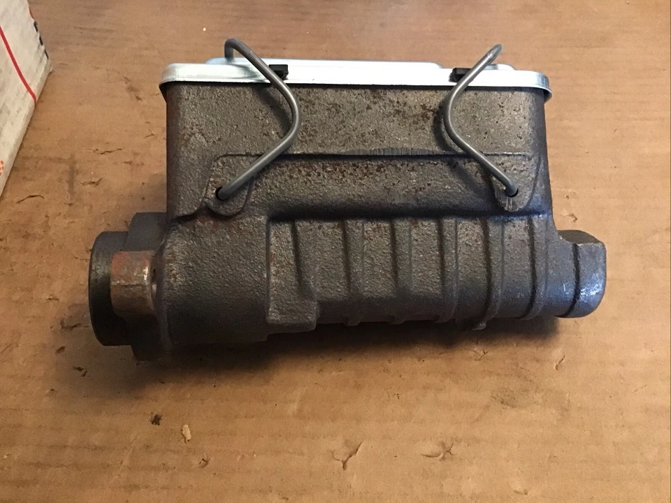 Chevy Tr. 1981-84 Cilindro maestro de freno P20 y GMC P2500 nuevo Bendix Foto 4 de 4