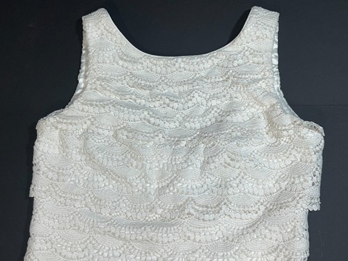 White House Black Market Crochet Scalloped Tiered Layered Lined Overlay Dress 0 - Picture 2 of 7