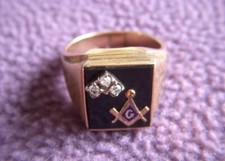 10K SOLID GOLD VINTAGE MASONIC RING W / BLACK ONYX & 3 ROUND NATURAL DIAMONDS