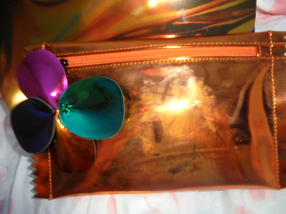 MAC Shiny Pretty Things Brush Party Advanced 4 Pinsel Set +Tasche - Bild 2 von 4