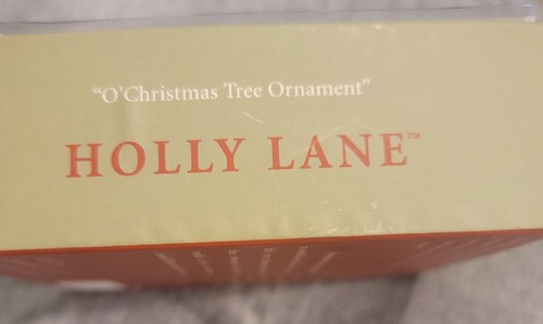 2002 Simple Traditions Department 56 Holly Lane O' Christmas Tree Ornament NIB - Picture 3 of 5