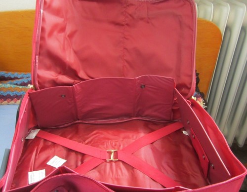 Modischer, mittellgroßer Trolley-Reisekoffer mit vielen Extras in Himbeerrot-Neu - Bild 8 von 12