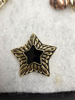 Vtg gold tone well made black enamel scalloped Star Pin