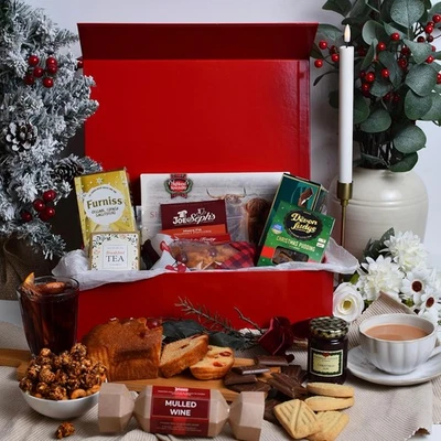 AMAMITRADE Traditional Treats Hamper - Premium Christmas Food Hamper For Couples, Families