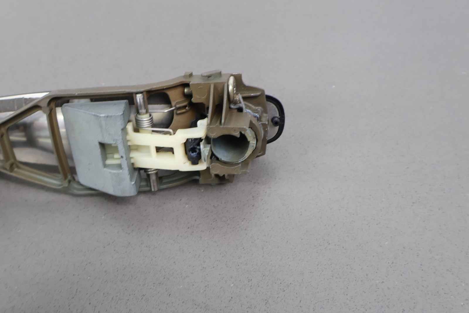 06-12 Bentley Flying Spur Rear Left LH Outer Door Handle (Beluga 14/ Chrome)