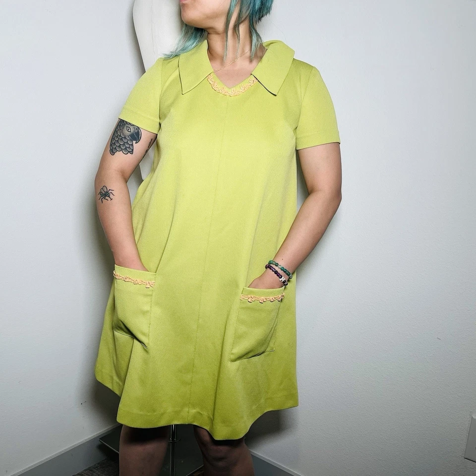 Mini Vestido Mediano De Colección Años 60 MOD Go-Go Verde Lima Poli Doble Tejido Cuello Daga Foto 3 de 4