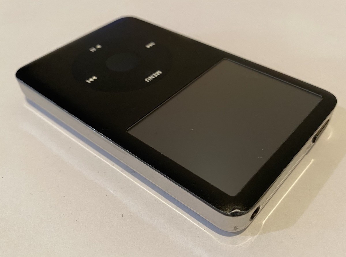 Apple iPod classic 6th Generation Black (160 GB) Works Great