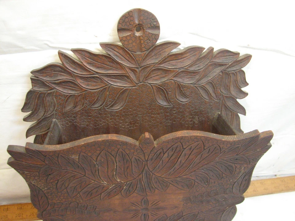 古董手工雕刻木制杂志报纸墙架口袋核桃叶 — 第 2/4 张图片