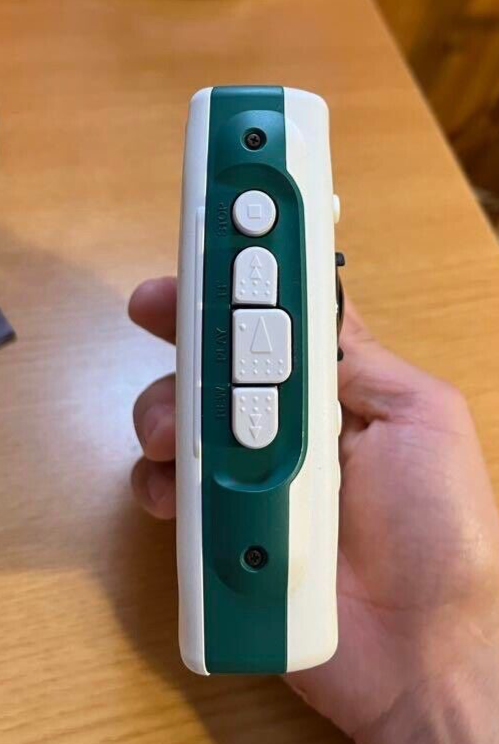 SONY WM-FX202 WALKMAN Cassette Player MEGA BASS White/Green Very