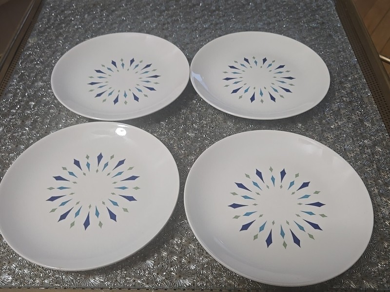 Vintage Set Of 4 SALEM CAROUSEL SALAD PLATES 7"