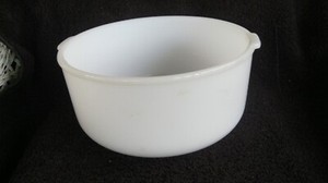 SUNBEAM VINTAGE MIXMASTER GLASBAKE MILK GLASS MIXING BOWL 9" DIAMETER / HANDLES