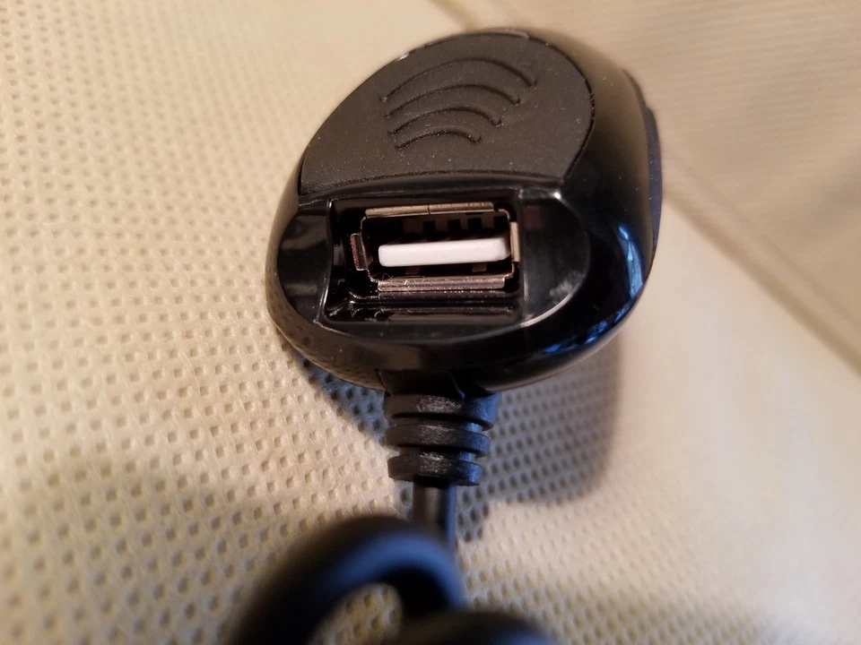 Ventev Dual Output Car Charger 1A for Apple 30-Pin Devices-Top Quality-Brand NEW - Image 2 of 4