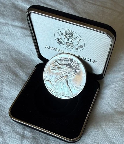 1992 American SILVER Eagle ~ 1 oz Silver $1 BU w/Display Case (No COA)