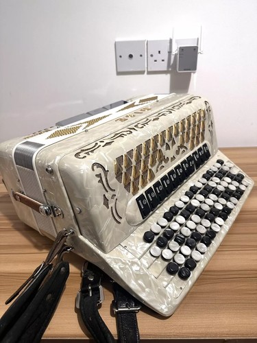 Brandoni Dise Chromatic Button Accordion - Picture 7 of 12