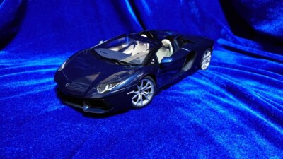 1/18 Lamborghini Aventador LP700-4 Roadster AUTOart 74698 Blu Hera