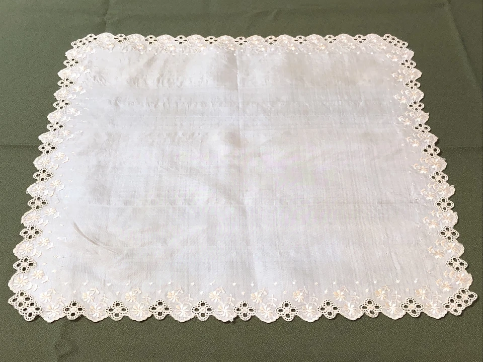 Antiguo Pañuelo Beige Elegante Seda 12” Cuadrado Festoneado Floral Bordado PO Foto 2 de 4