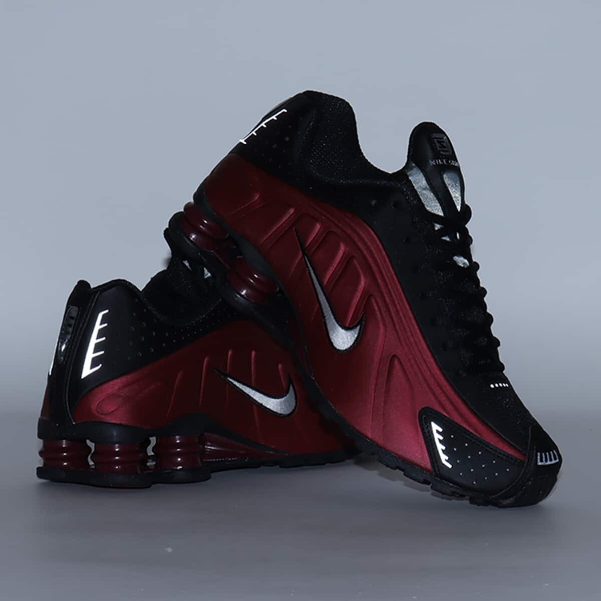 Nike Shox R4 BLACK/METALLIC SILVER-TEAM RED AR3565-009