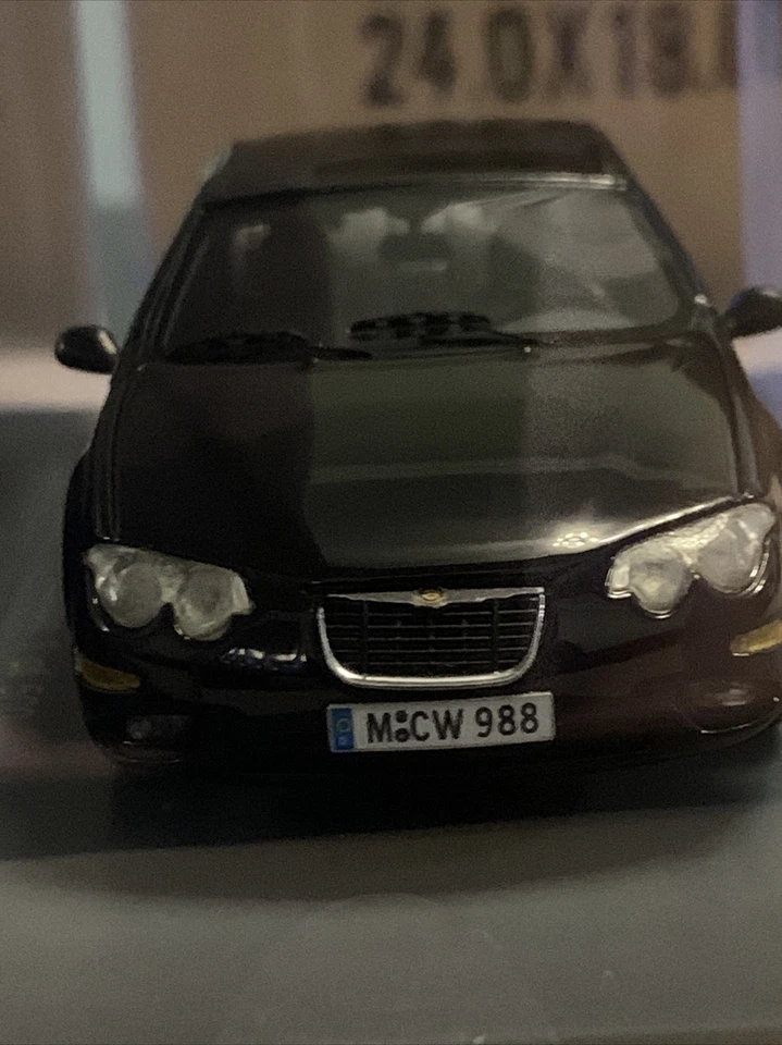 CHRYSLER 300M 2002 1/43 RESINA MODELO DE COCHE DE NEO - AMERICAN EXCELLENCE - 1 DE 500. Foto 2 de 4