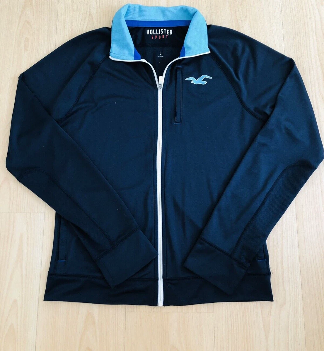 Hollister hotsell softshell jacket