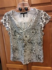 White House Black Market Size Medium V-Neck T-shirt Leopard Print Floral Pattern