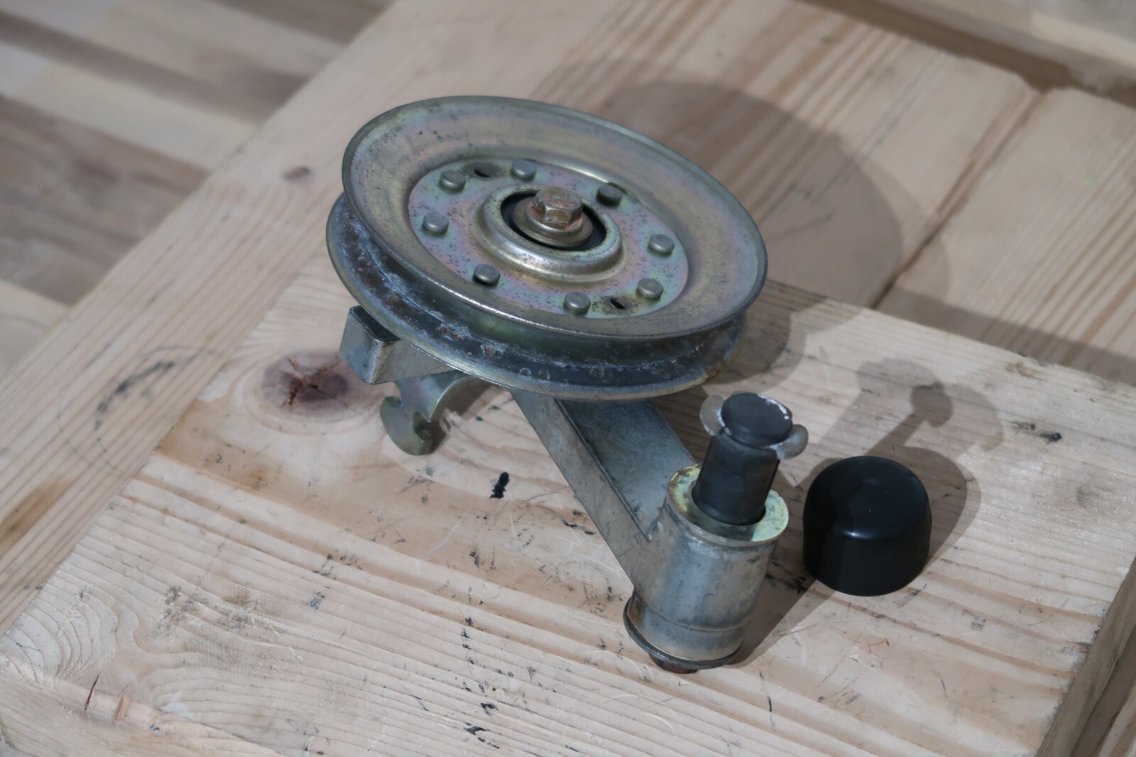 JOHN DEERE 1025R 1026R TRACTOR MOWER DECK BELT TENSIONER IDLER ARM