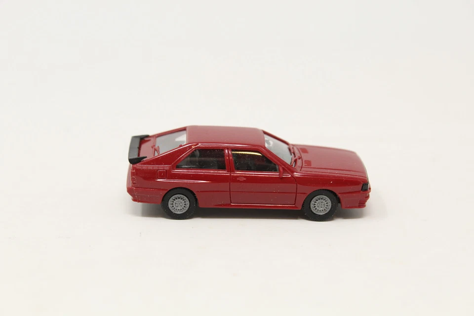 HO Con-Cor Audi 100 Avant 4-Door Sedan Red - Image 4 of 4