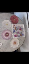 Pink Floral Flower-Shaped plates and Decorati...