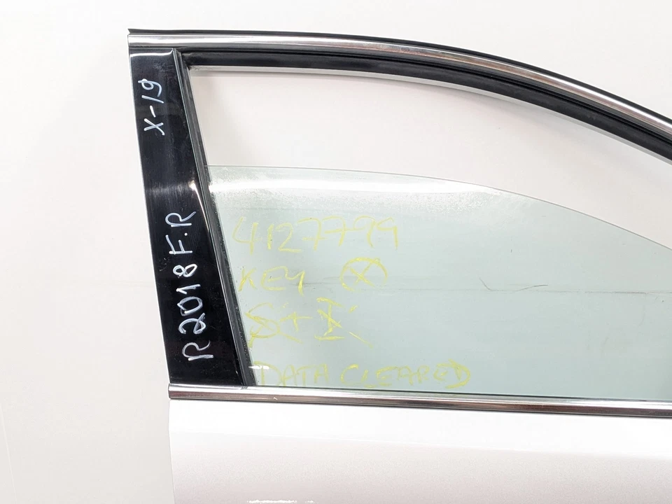 HYUNDAI SANTA FE MK3 DOOR FRONT RIGHT DRIVER SIDE IN SLEEK SILVER 2014 - Image 4 of 4