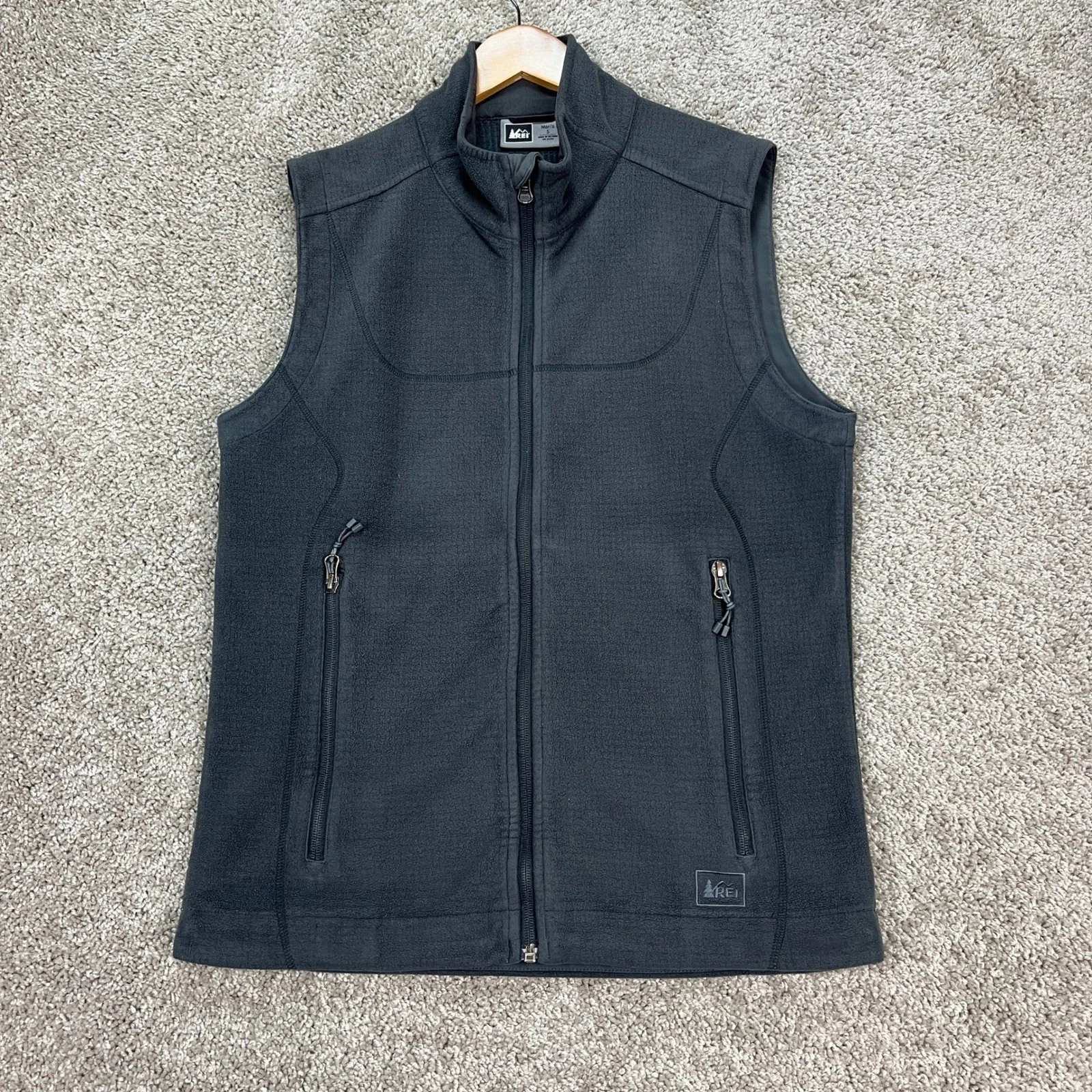 REI Vest Mens Small Gray Full Zip Sleeveless Performance Hiking Layering Fleece
Opens in a new windo