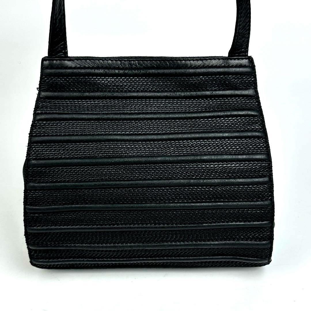 Excellent condition Rare LOEWE Shoulder Bag Gold Hardware