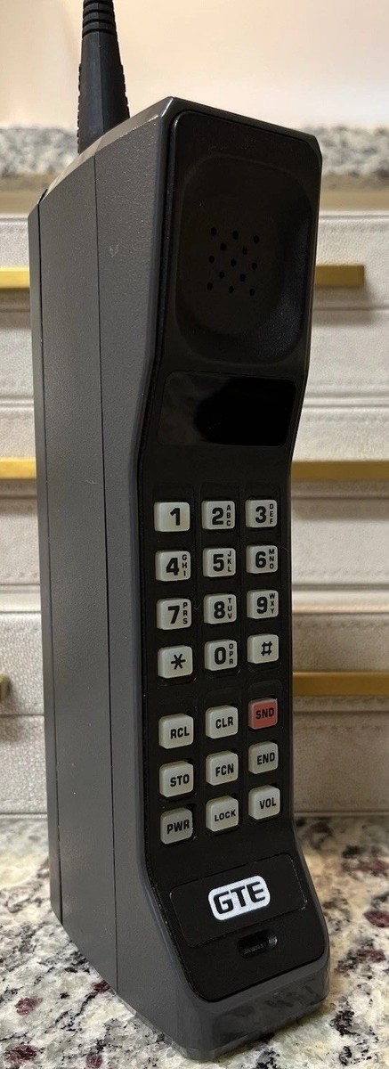 【箱付き・美品】Motorola ブリックフォン【1992年モデル】 Vintage Motorola 8000M GTE Thick Brick Cellphone In Original Box