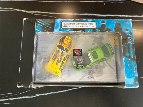 100% Hot Wheels Super Street Magazine Ford Focus & Honda Civic Si Vehicle Set - Picture 2 of 7