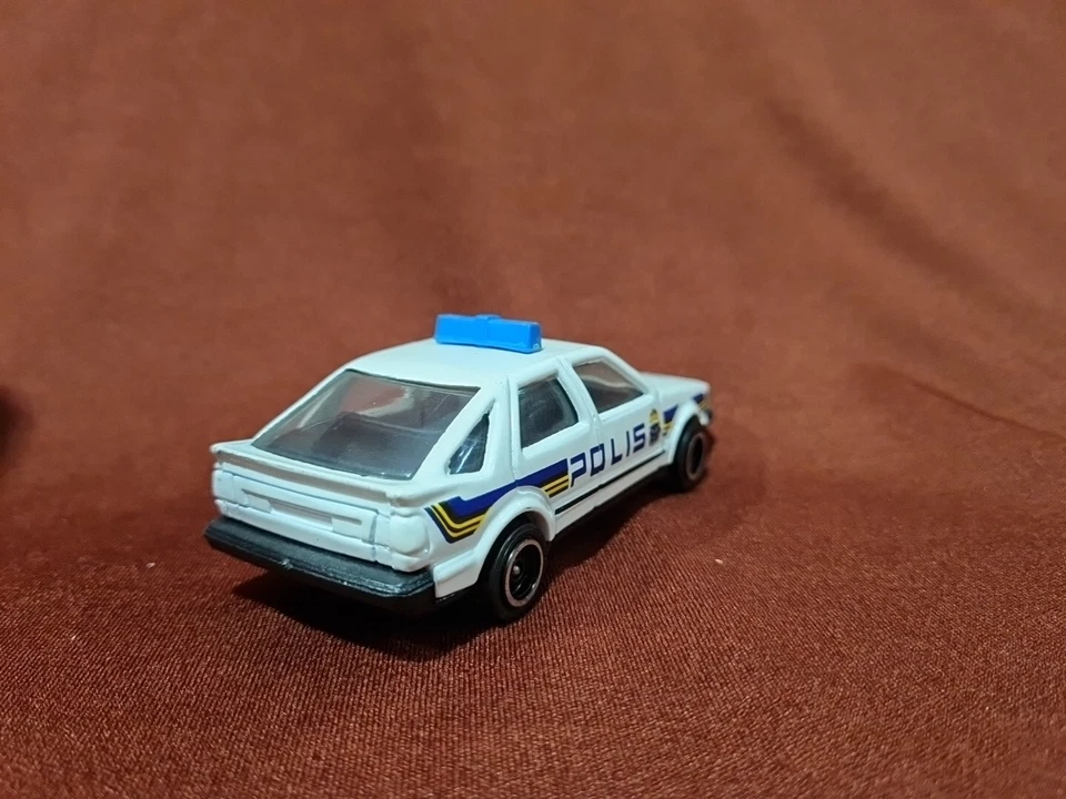 CORGI TOYS SAAB 9000 POLIS SWEDEN SCALA 1/43 - Immagine 3 di 4