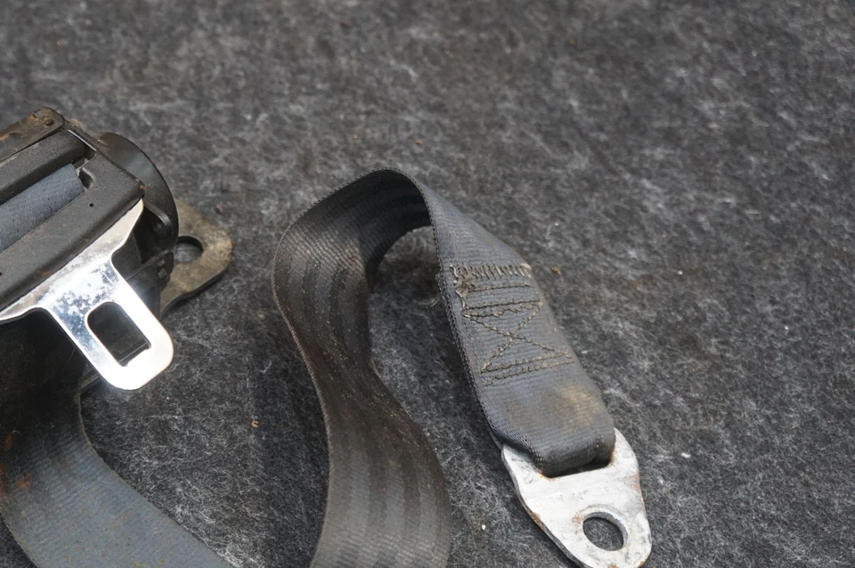 Retractor de cinturón de seguridad de pasajero delantero derecho OEM 0MB86SX9 Dodge Viper Gen 2 2000-02 Foto 4 de 4