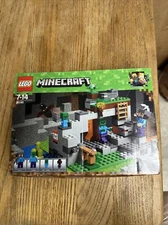 LEGO Minecraft The Zombie Cave Set #21141  (Damaged Box)